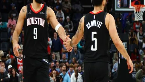 皇马主教练遭逃税指控，马德里法庭审理中——中新网独家报道